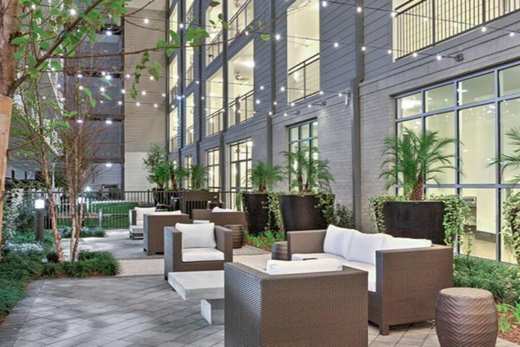 Penthouse Cool-Oasis-In-Houston-Rental Car Available-View-Great-Sleep المظهر الخارجي الصورة