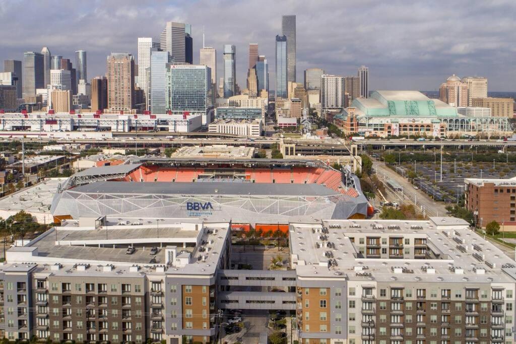 Penthouse Cool-Oasis-In-Houston-Rental Car Available-View-Great-Sleep المظهر الخارجي الصورة
