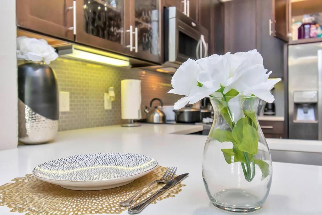 Penthouse Cool-Oasis-In-Houston-Rental Car Available-View-Great-Sleep المظهر الخارجي الصورة