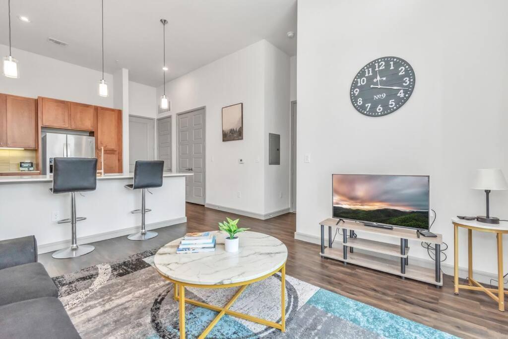 Penthouse Cool-Oasis-In-Houston-Rental Car Available-View-Great-Sleep المظهر الخارجي الصورة