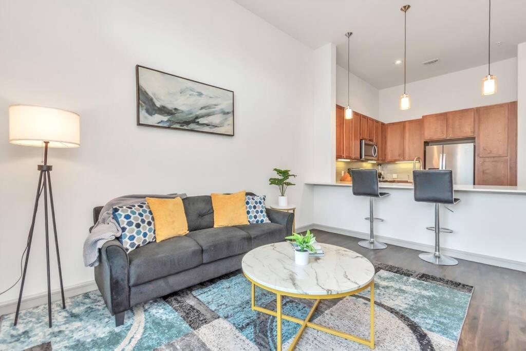 Penthouse Cool-Oasis-In-Houston-Rental Car Available-View-Great-Sleep المظهر الخارجي الصورة
