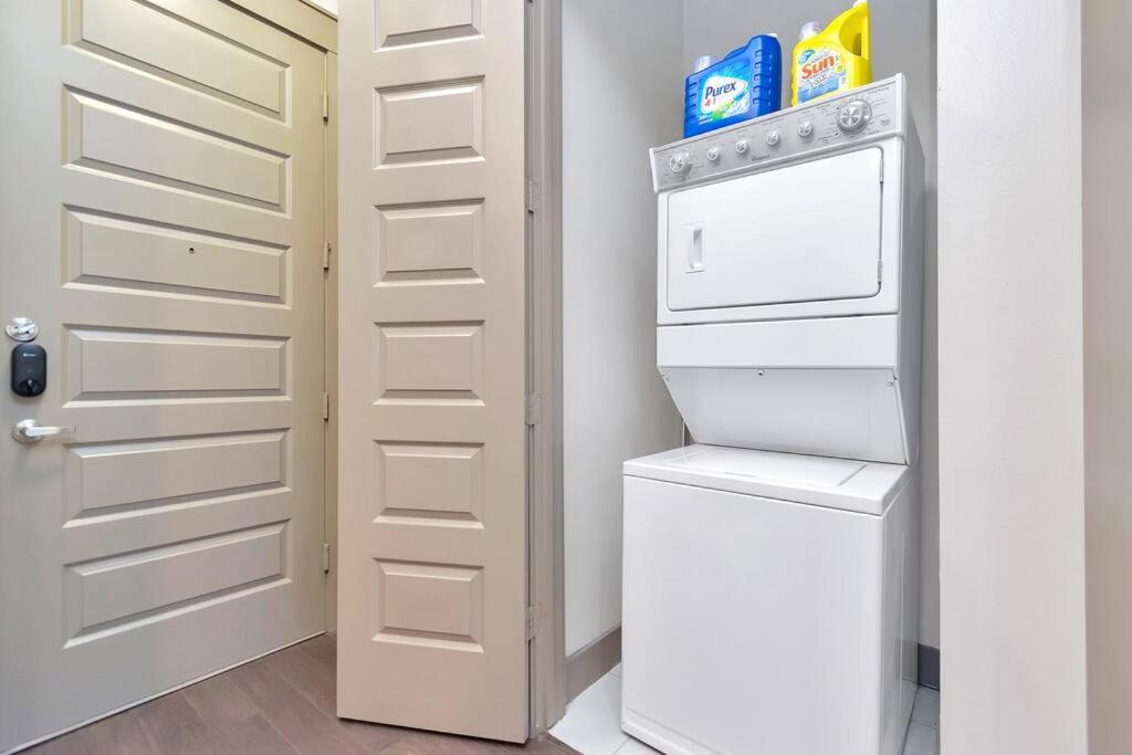 Penthouse Cool-Oasis-In-Houston-Rental Car Available-View-Great-Sleep المظهر الخارجي الصورة