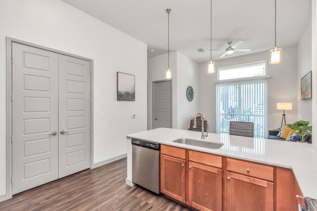 Penthouse Cool-Oasis-In-Houston-Rental Car Available-View-Great-Sleep المظهر الخارجي الصورة