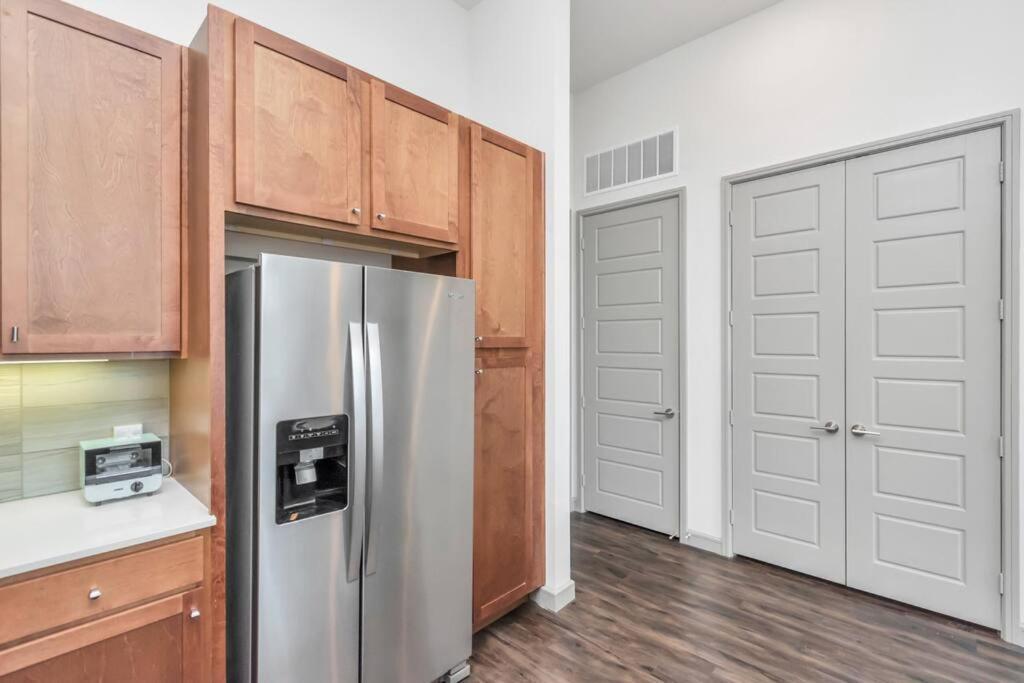 Penthouse Cool-Oasis-In-Houston-Rental Car Available-View-Great-Sleep المظهر الخارجي الصورة